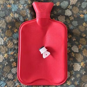 SOURCE UNKNOWN Classic Rubber Hot Water Bottle